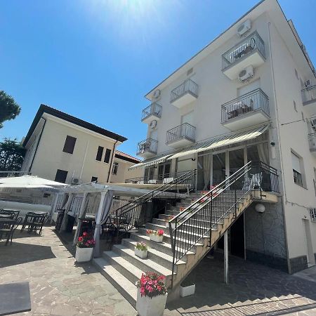 Hotel Moroni Rimini Zewnętrze zdjęcie