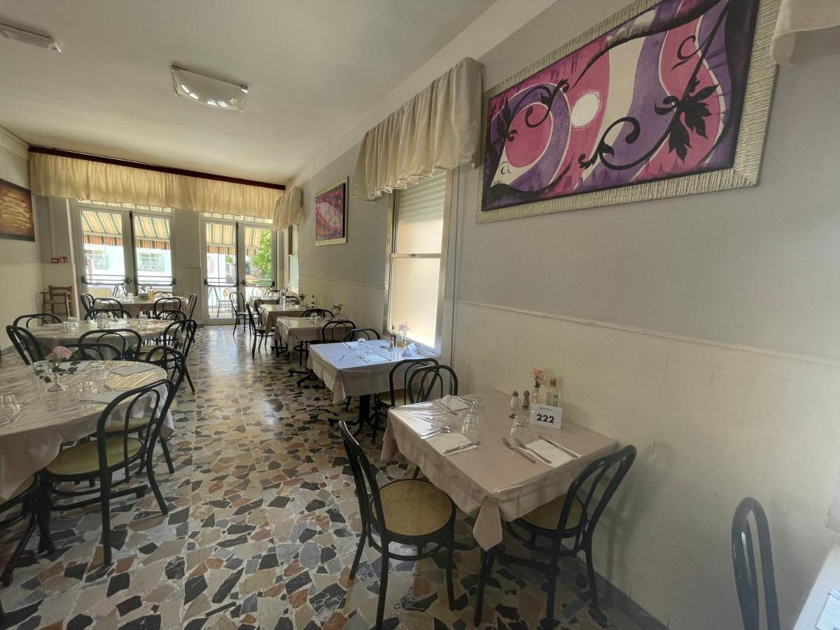 Hotel Moroni Rimini Zewnętrze zdjęcie