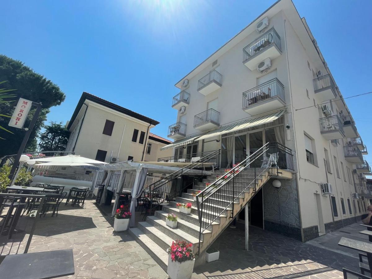 Hotel Moroni Rimini Zewnętrze zdjęcie