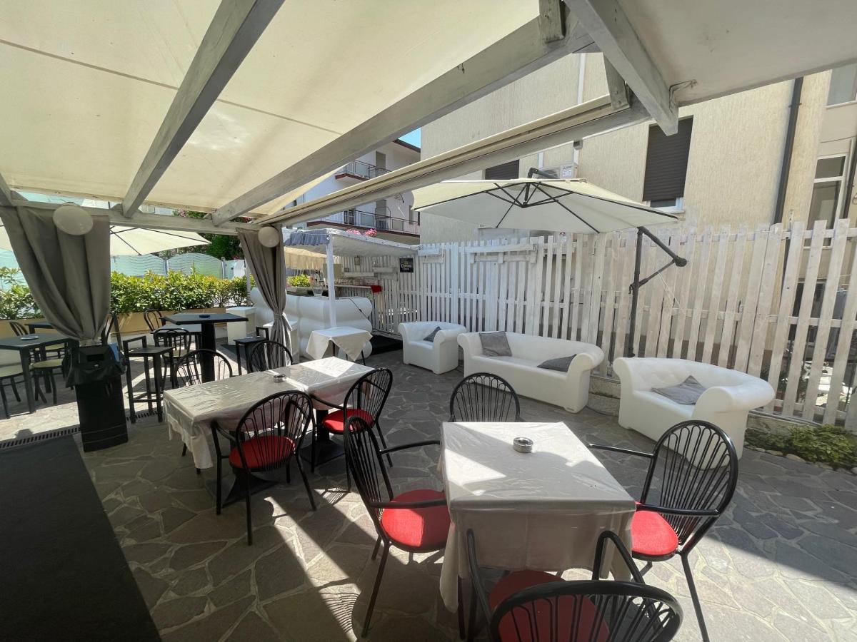 Hotel Moroni Rimini Zewnętrze zdjęcie